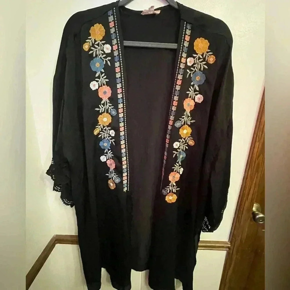 entro Jackets & Blazers - Boho kimono black with embroidered flowers 1X Entro